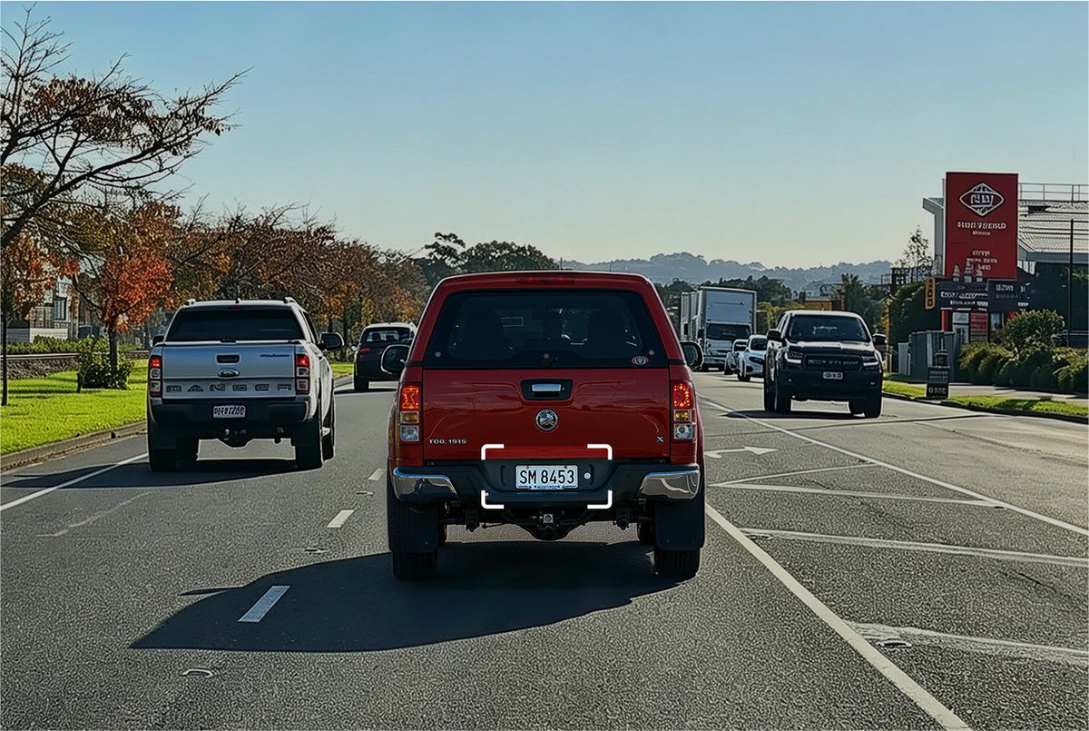 VIOFO T330T dash cam high-resolution capture of distant vehicle license plate in traffic
