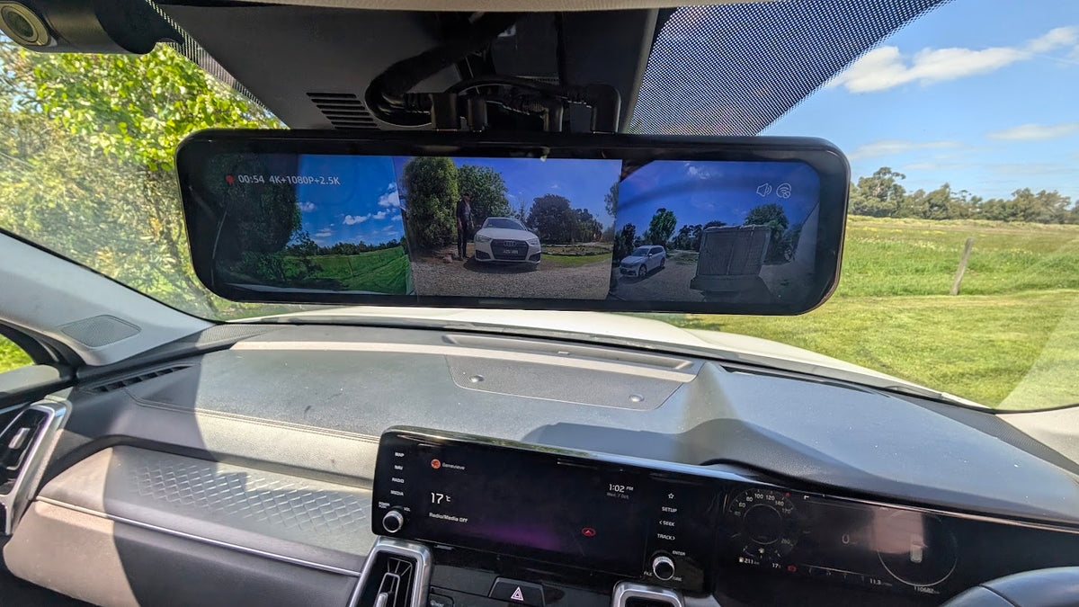 WOLFBOX G900 mirror display showing trailer hitch and livestock view